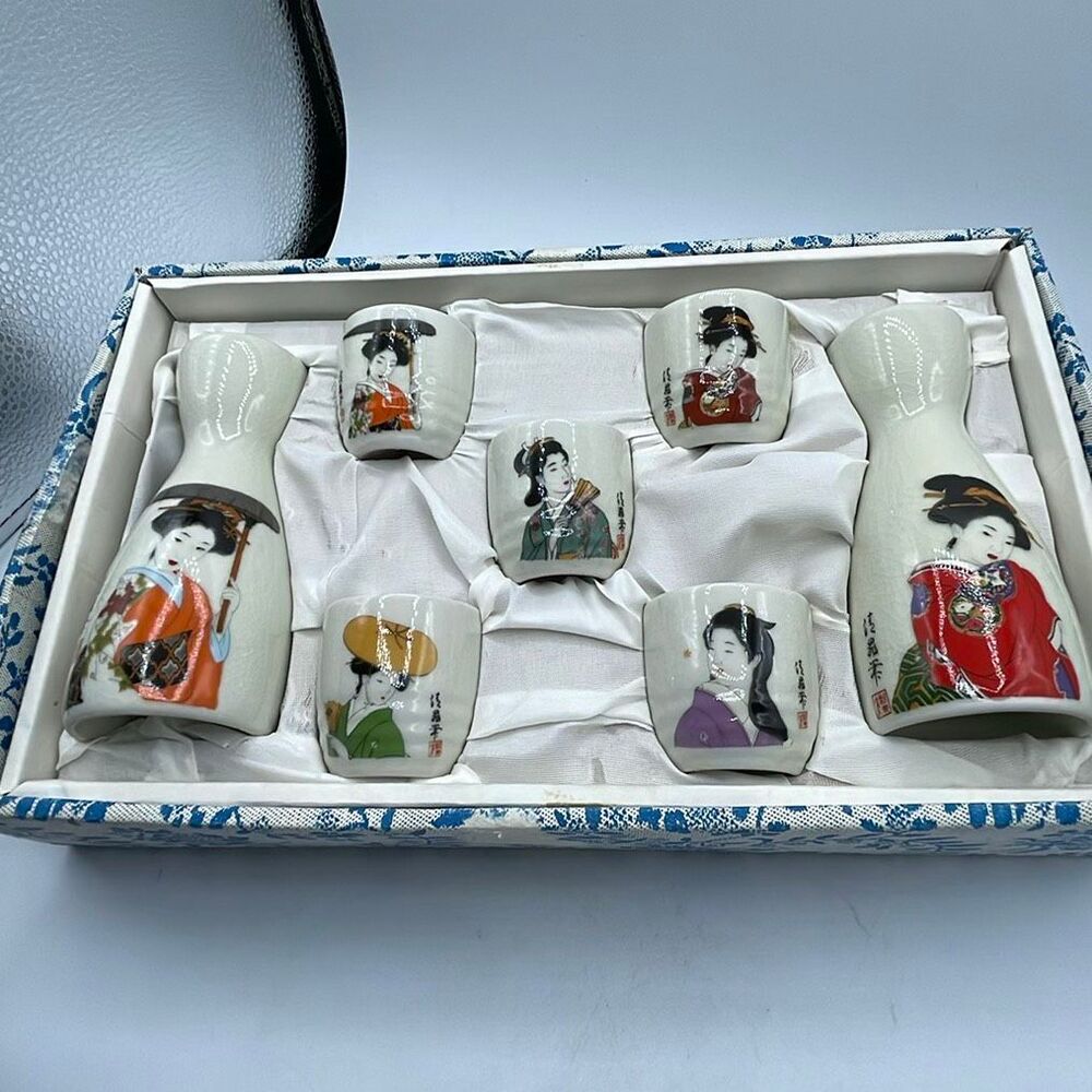 Vintage ceramic Sake’ set in original box.